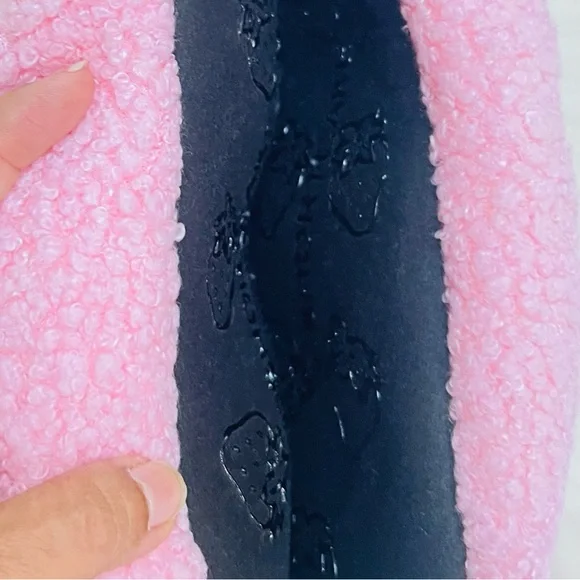 Strawberry Shortcake Slippers - Picture 2 of 3